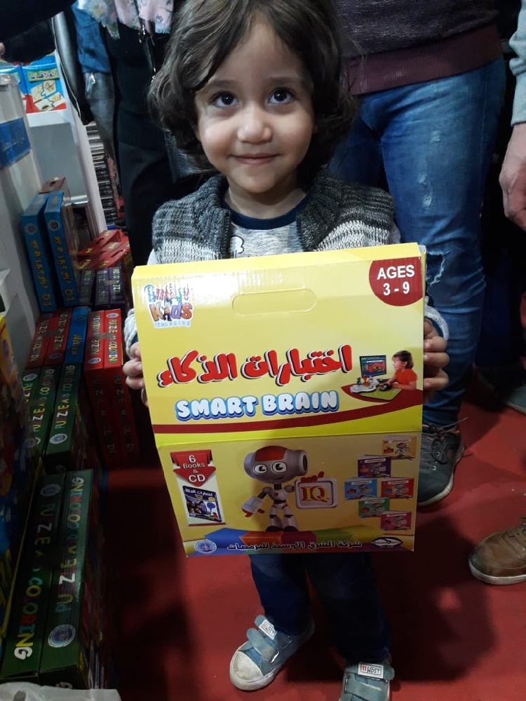 طفل مع منتجات MeeM365
